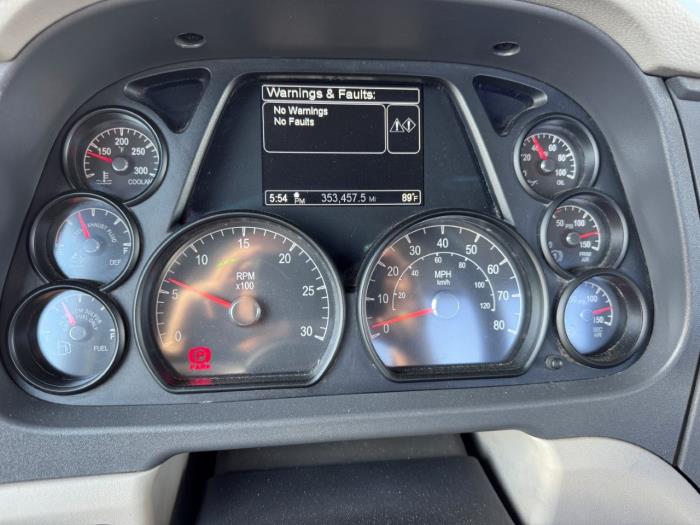 2020 Peterbilt 579-17