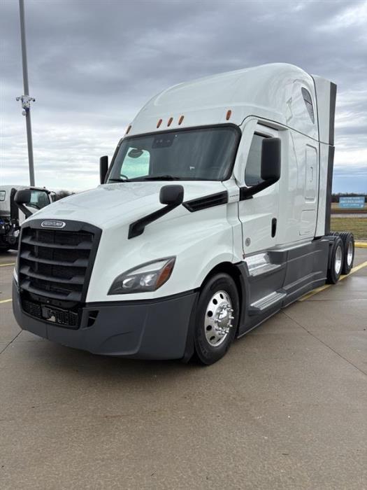 2023 Freightliner Cascadia-1
