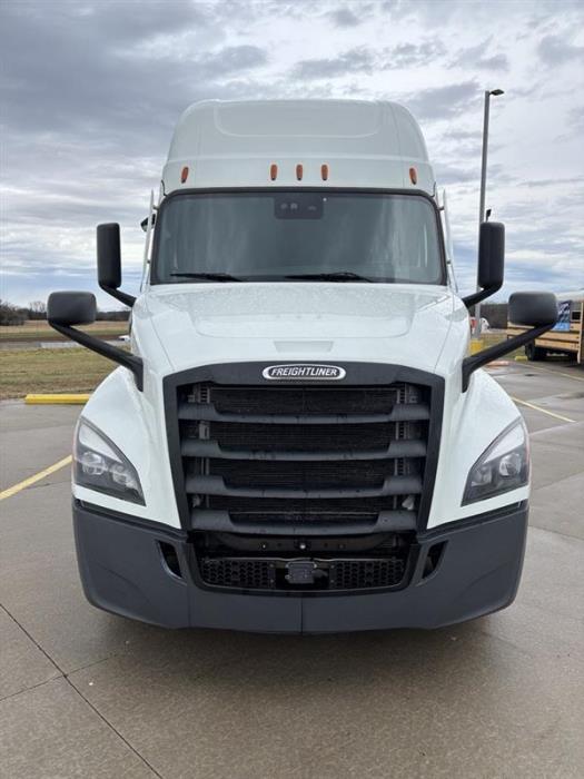 2023 Freightliner Cascadia-2