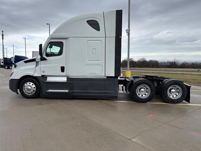 2023 Freightliner Cascadia-4