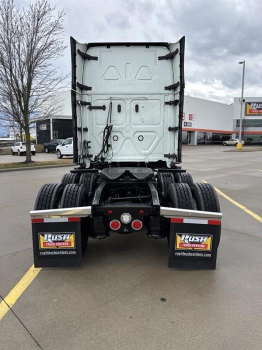 2023 Freightliner Cascadia-6