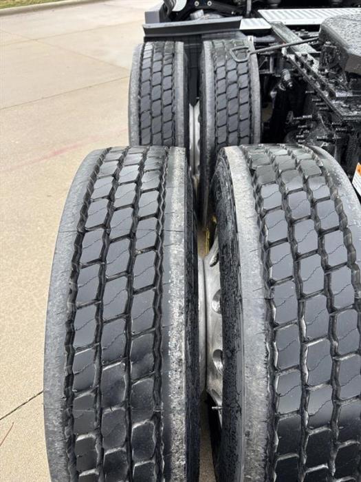 2023 Freightliner Cascadia-10