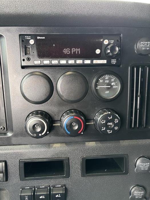 2023 Freightliner Cascadia-13