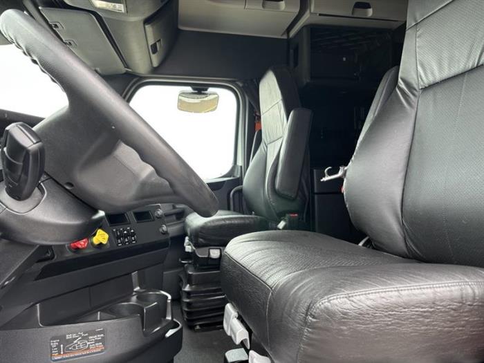 2023 Freightliner Cascadia-20