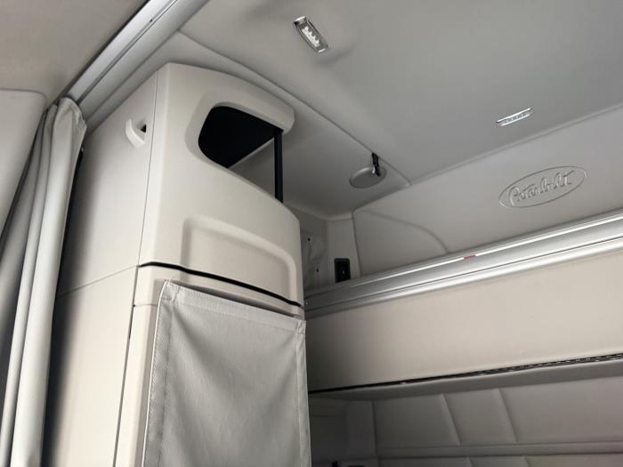 2024 Peterbilt 579-28