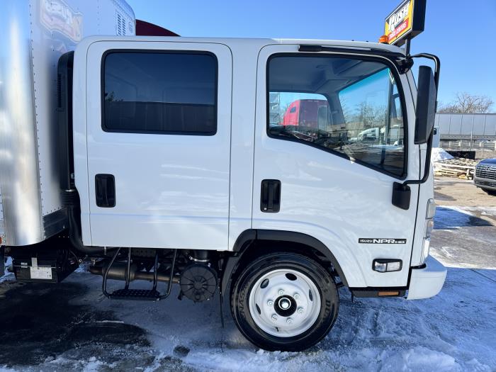 2026 Isuzu NPR - image 13