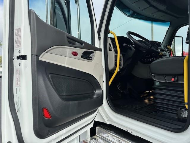 2027 Peterbilt 589-10