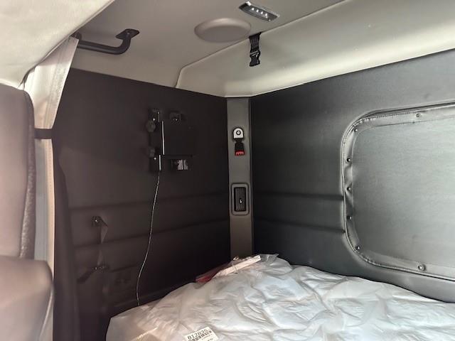 2027 Peterbilt 589-19