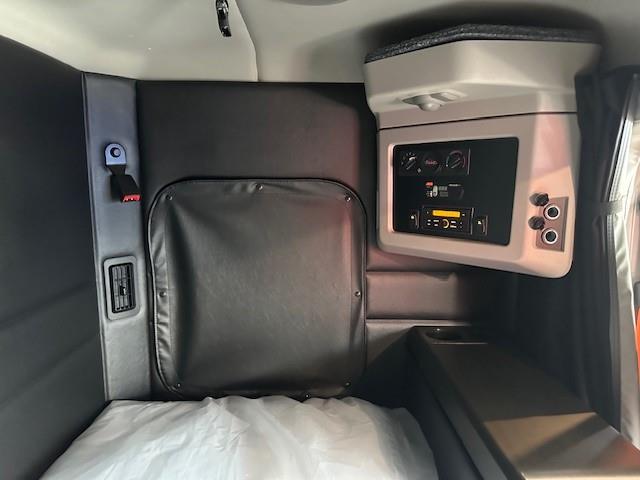 2027 Peterbilt 589-22