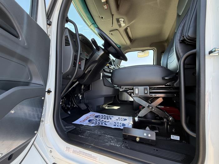 2026 Peterbilt 548-17