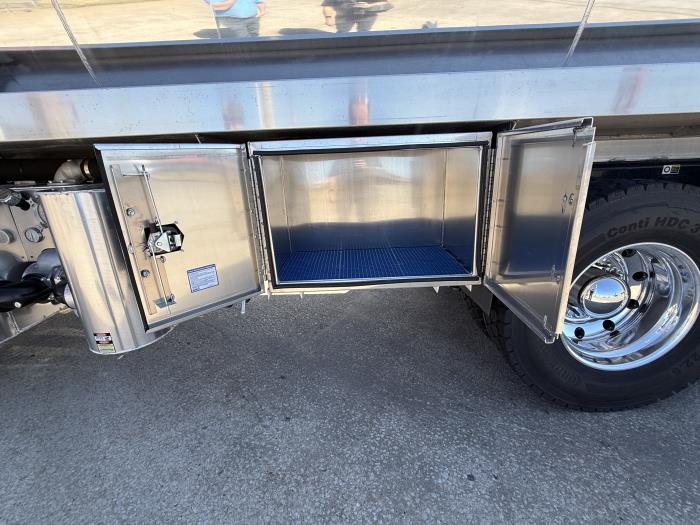 2026 Peterbilt 548-24