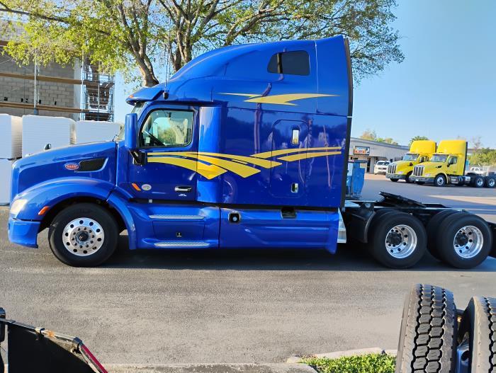2022 Peterbilt 579-2