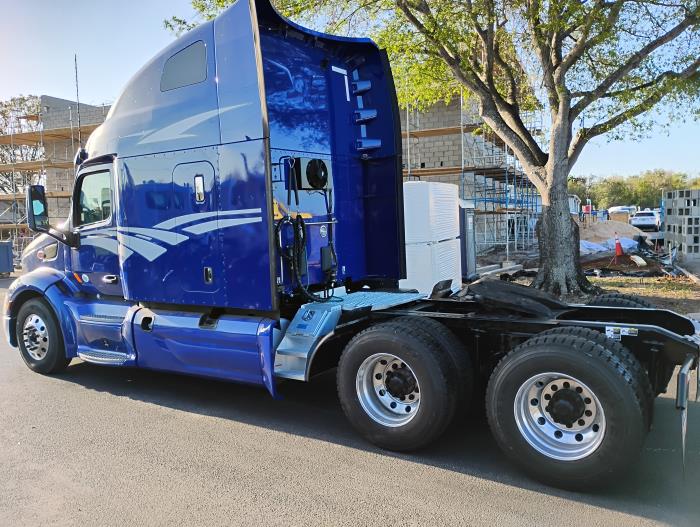 2022 Peterbilt 579-4