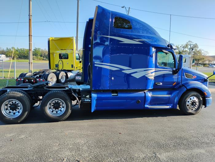 2022 Peterbilt 579-8