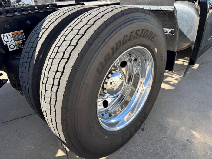 2027 Peterbilt 579-10