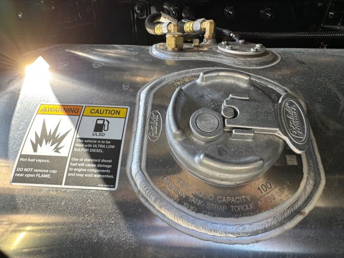 2027 Peterbilt 579-18