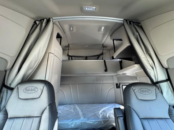 2027 Peterbilt 579-21