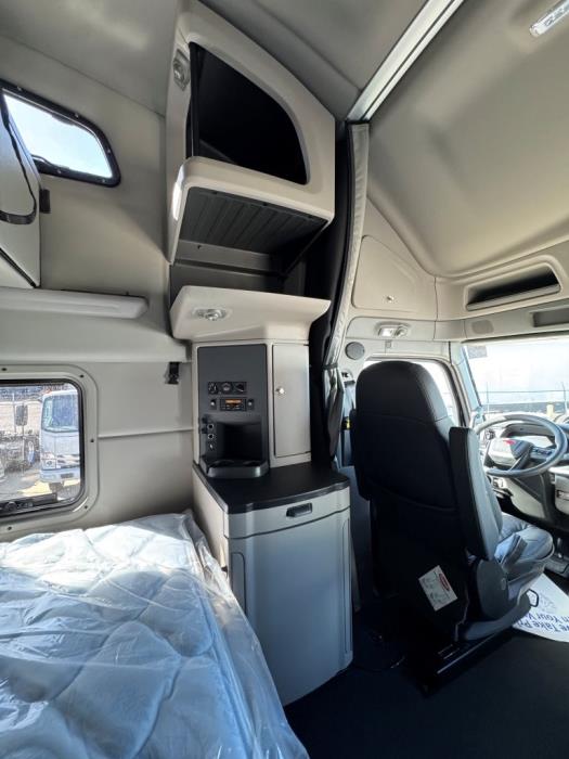 2027 Peterbilt 579-26