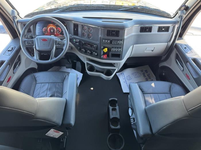 2027 Peterbilt 579-31