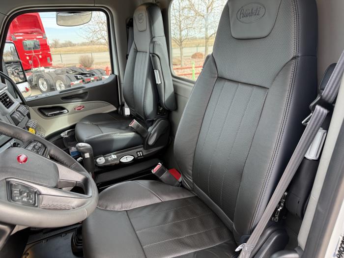 2027 Peterbilt 567-7