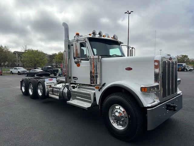 2027 Peterbilt 589-7