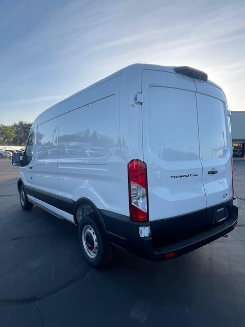 2026 Ford Transit-250-8