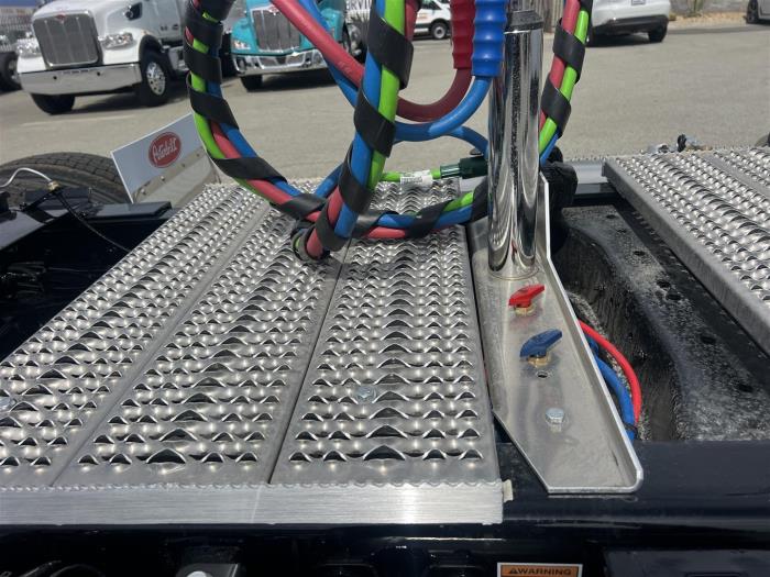 2027 Peterbilt 589-12