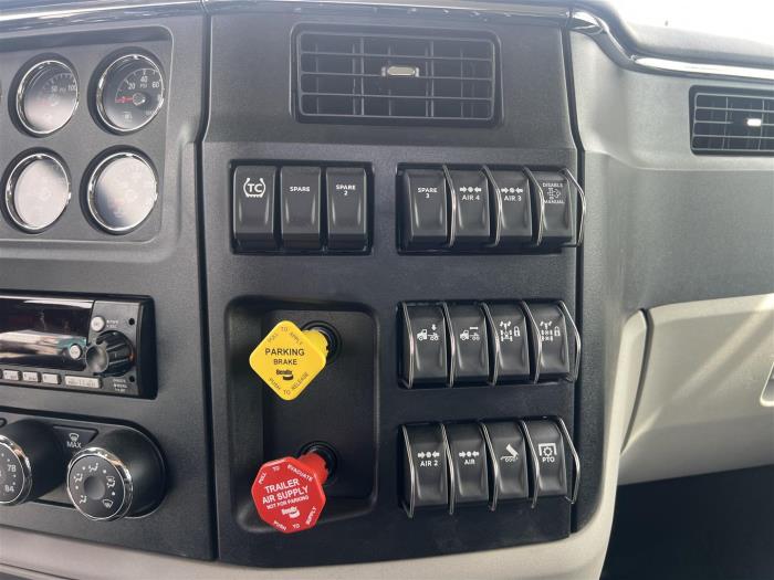 2027 Peterbilt 589-24