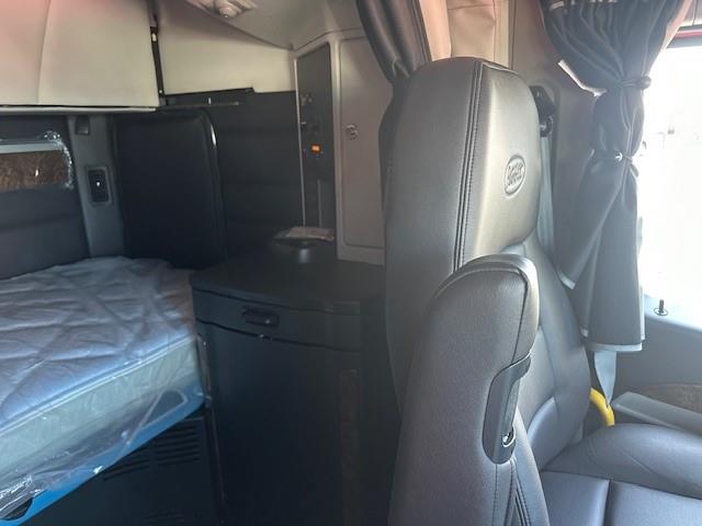 2027 Peterbilt - image 21