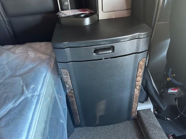 2027 Peterbilt - image 22