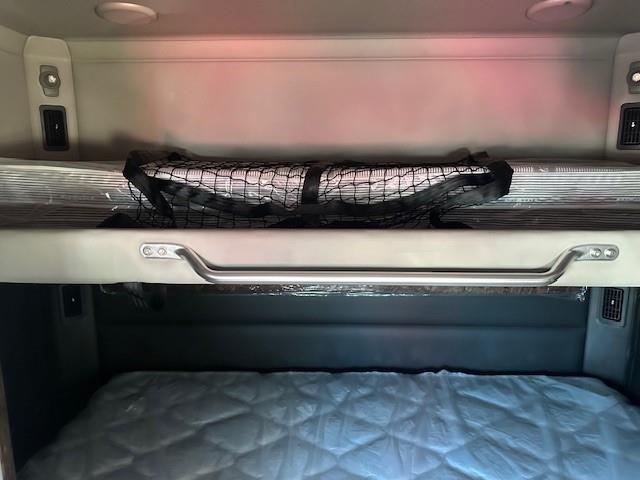 2027 Peterbilt - image 29