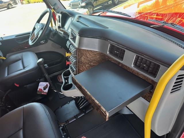 2027 Peterbilt - image 36