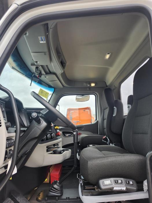 2027 Peterbilt 589-8