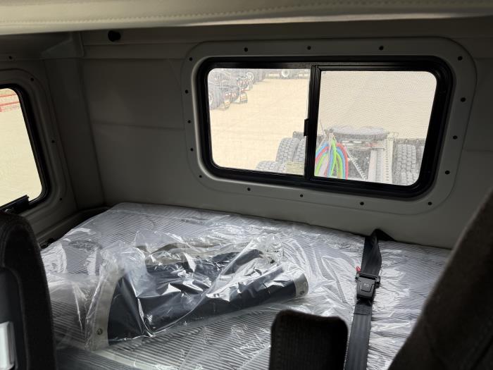 2027 Peterbilt 567 - image 9