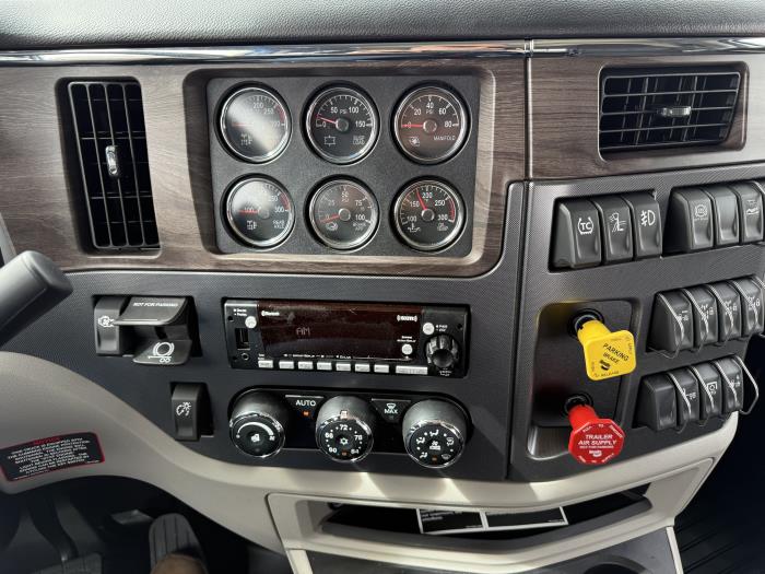 2027 Peterbilt 567 - image 11