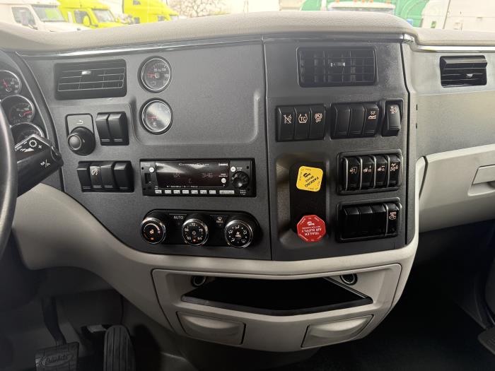 2021 Peterbilt 579-6
