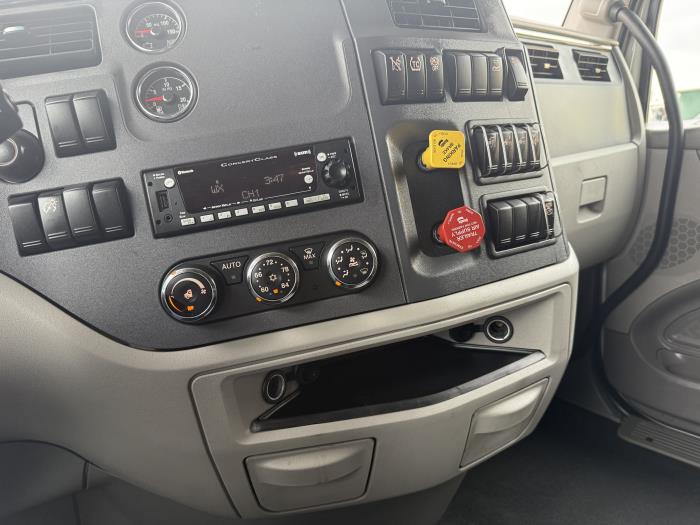 2021 Peterbilt 579-7