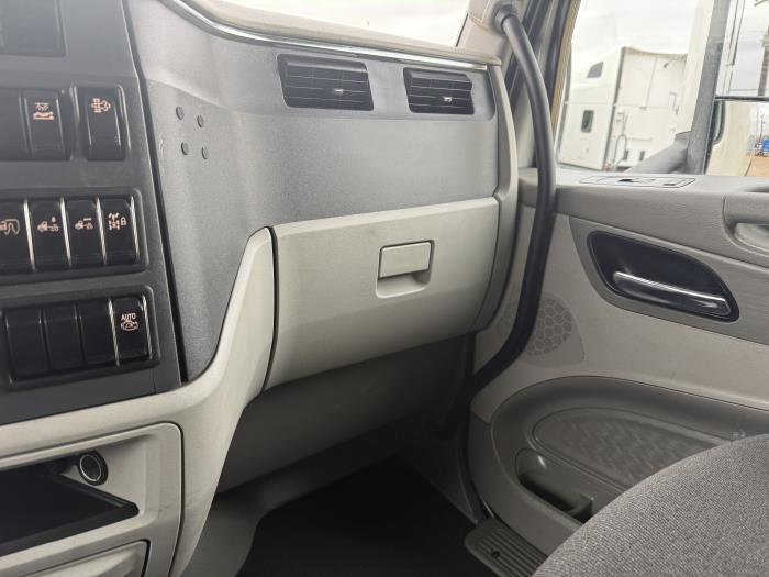 2021 Peterbilt 579-8