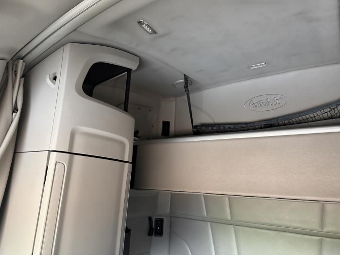 2021 Peterbilt 579-13