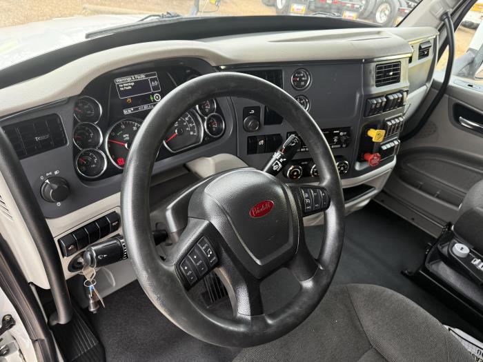 2021 Peterbilt 579-3