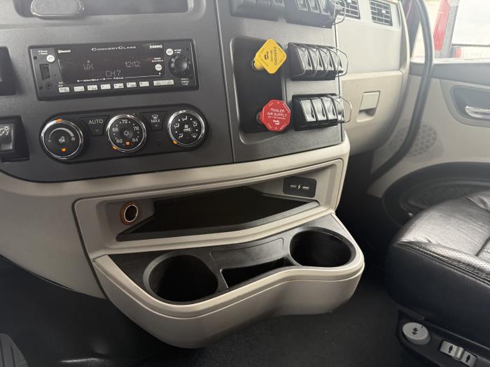 2023 Peterbilt 579-8