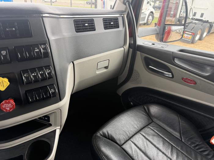 2023 Peterbilt 579-9