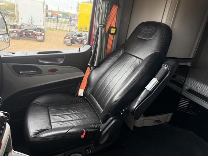 2023 Peterbilt 579-10