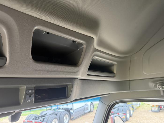 2023 Peterbilt 579-12