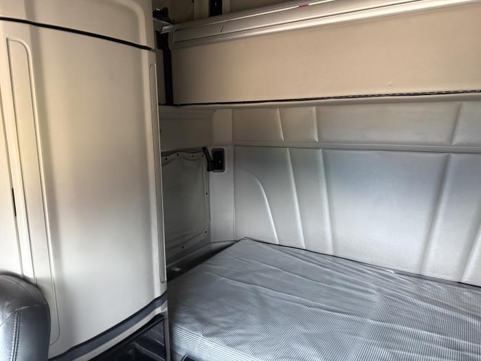 2023 Peterbilt 579-15