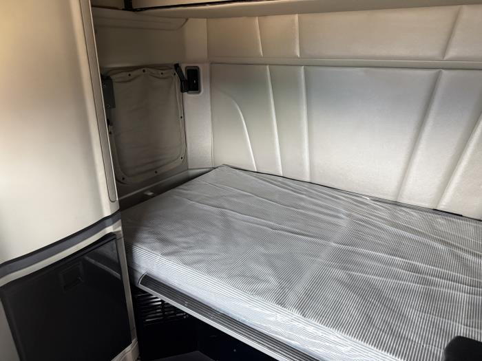 2023 Peterbilt 579-16