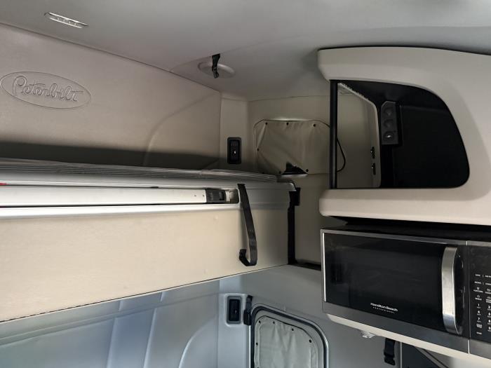 2023 Peterbilt 579-17