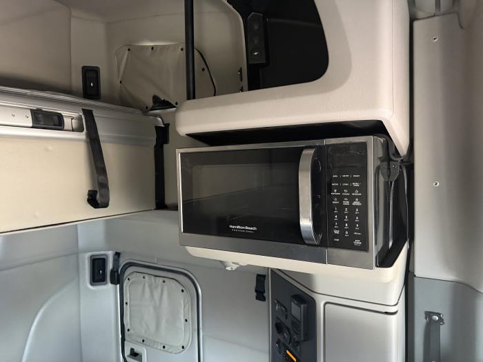 2023 Peterbilt 579-19