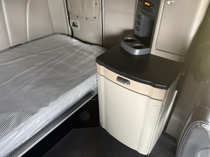 2023 Peterbilt 579-20