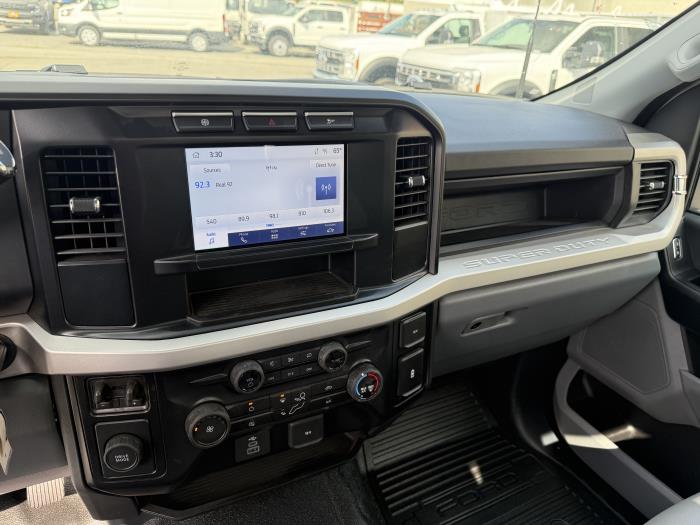 2024 Ford F-550-21